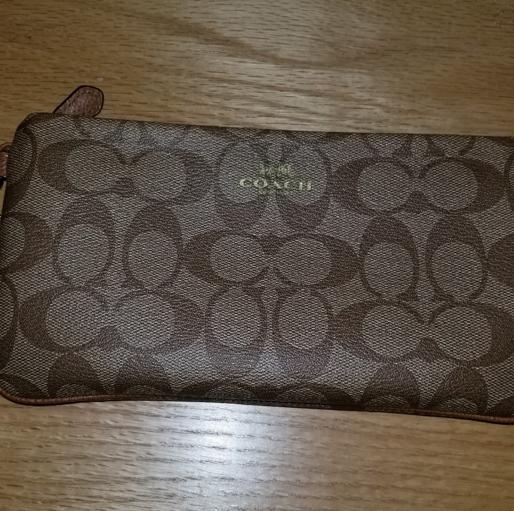 "COACH SIGNATURE WRISTLET " TAN
